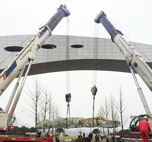 登封吊车,登封租吊车吊大型景观石